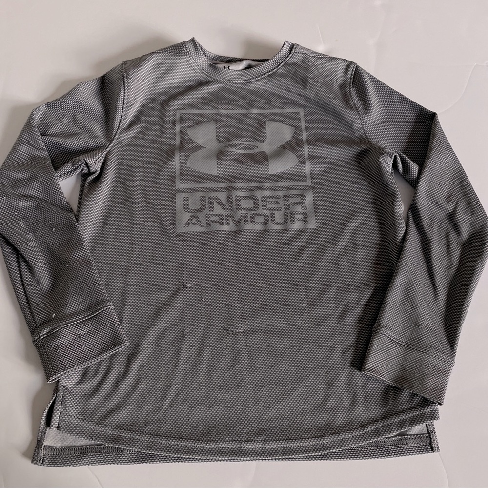 Under Armour top
